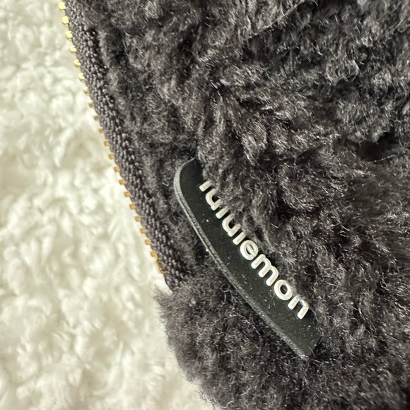 🆕 Lululemon Everywhere Belt Bag Fleece Black - Picture 3 of 14